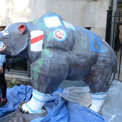 Thu 10/1, 4:57 p.m. Cub statue on Sheffield being painted by a youth group - 