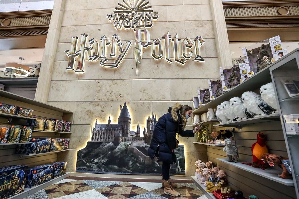Harry Potter pop-up shop opens in Moscow