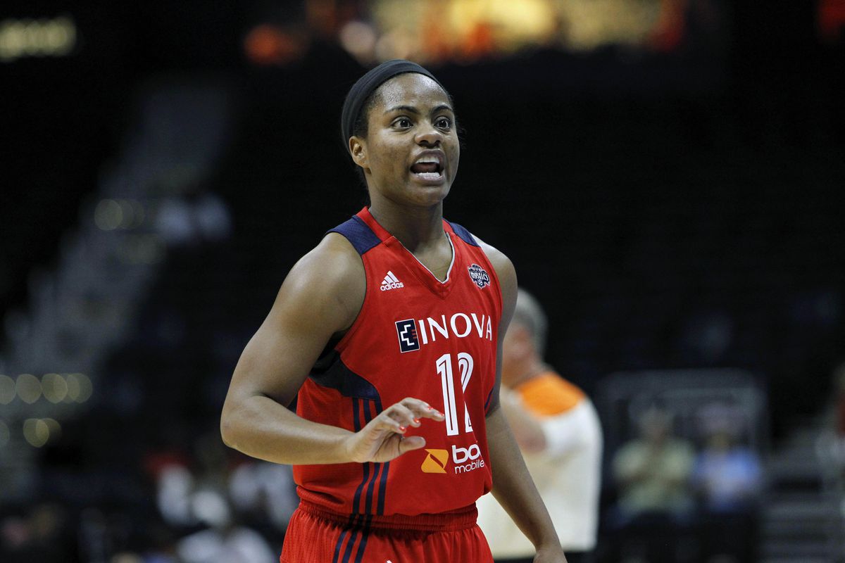 Big shots from point guard Ivory Latta in the fourth quarter helped the Washington Mystics put away the Connecticut Sun on the road.