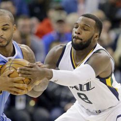 Utah Jazz guard Shelvin Mack (8) battles with Denver Nuggets guard Jameer Nelson, left, for the ball during the second half ofg an NBA basketball game Saturday, Dec. 3, 2016, in Salt Lake City. The Jazz won 105-98. (AP Photo/Rick Bowmer)
