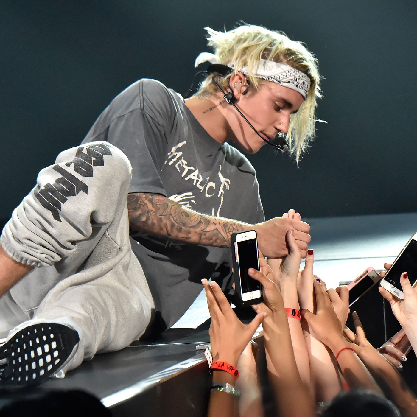 Watch Justin Bieber Pilfer Hair Tie Off Adoring Fan S Wrist