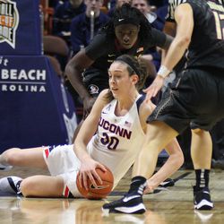 Breanna Stewart (30) dives for a loose ball on the floor