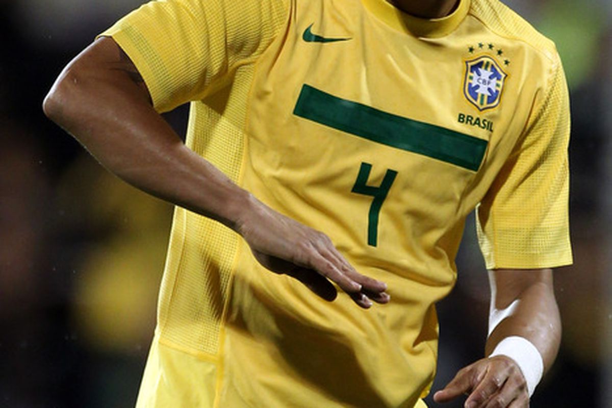 We have no pictures of Bruno Uvini, so I am using a picture of Thiago Silva because I hope that Bruno Uvini is a lot like Thiago Silva and Thiago Silva is a Brazilian defender.