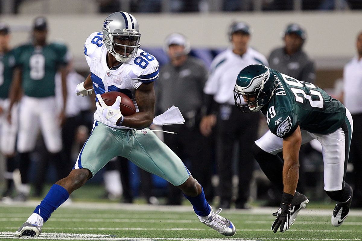 Dez Bryant runs the ball past  Nate Allen of the Eagles.