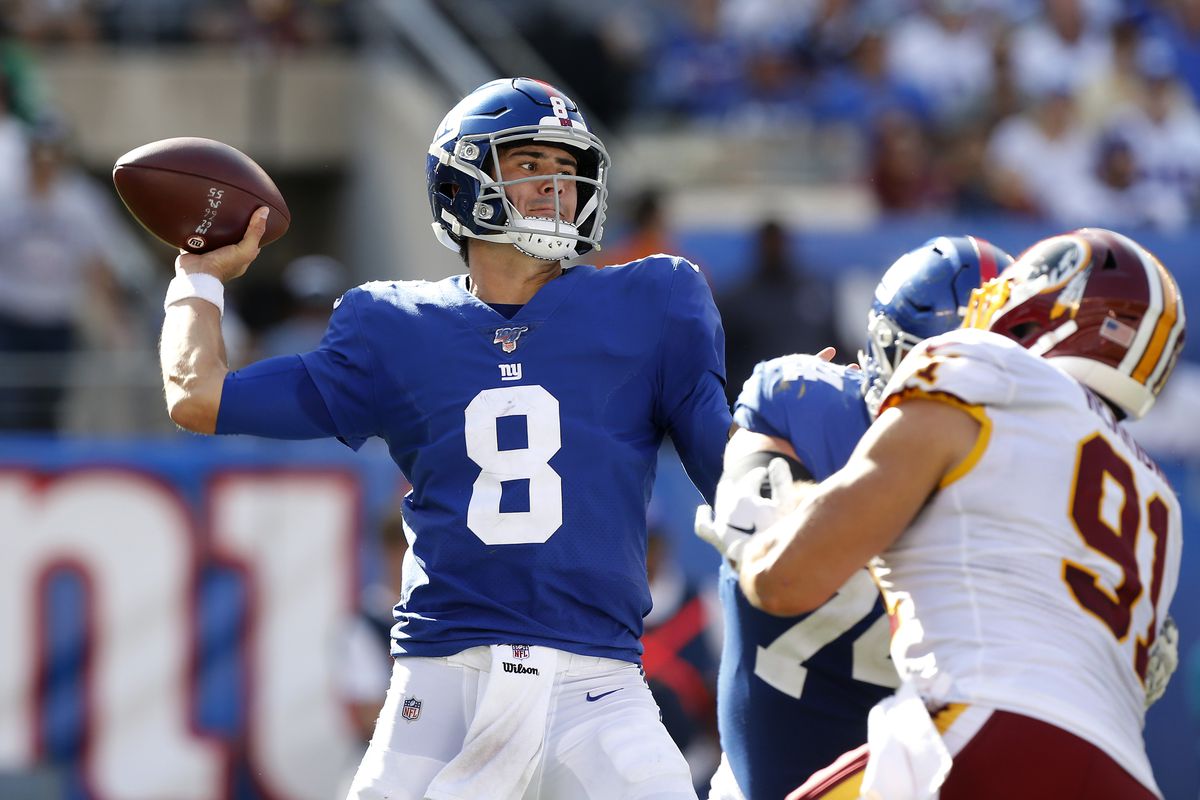 Quarterback Daniel Jones of the New York Giants in action against Washington at MetLife Stadium on September 29, 2019 in East Rutherford, New Jersey.