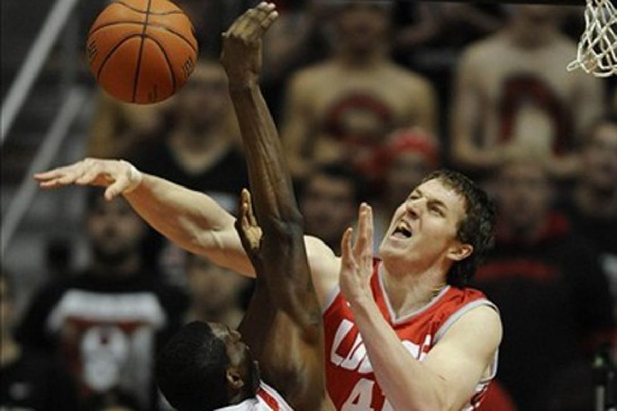 Cameron Bairstow of the New Mexico Lobos (right)