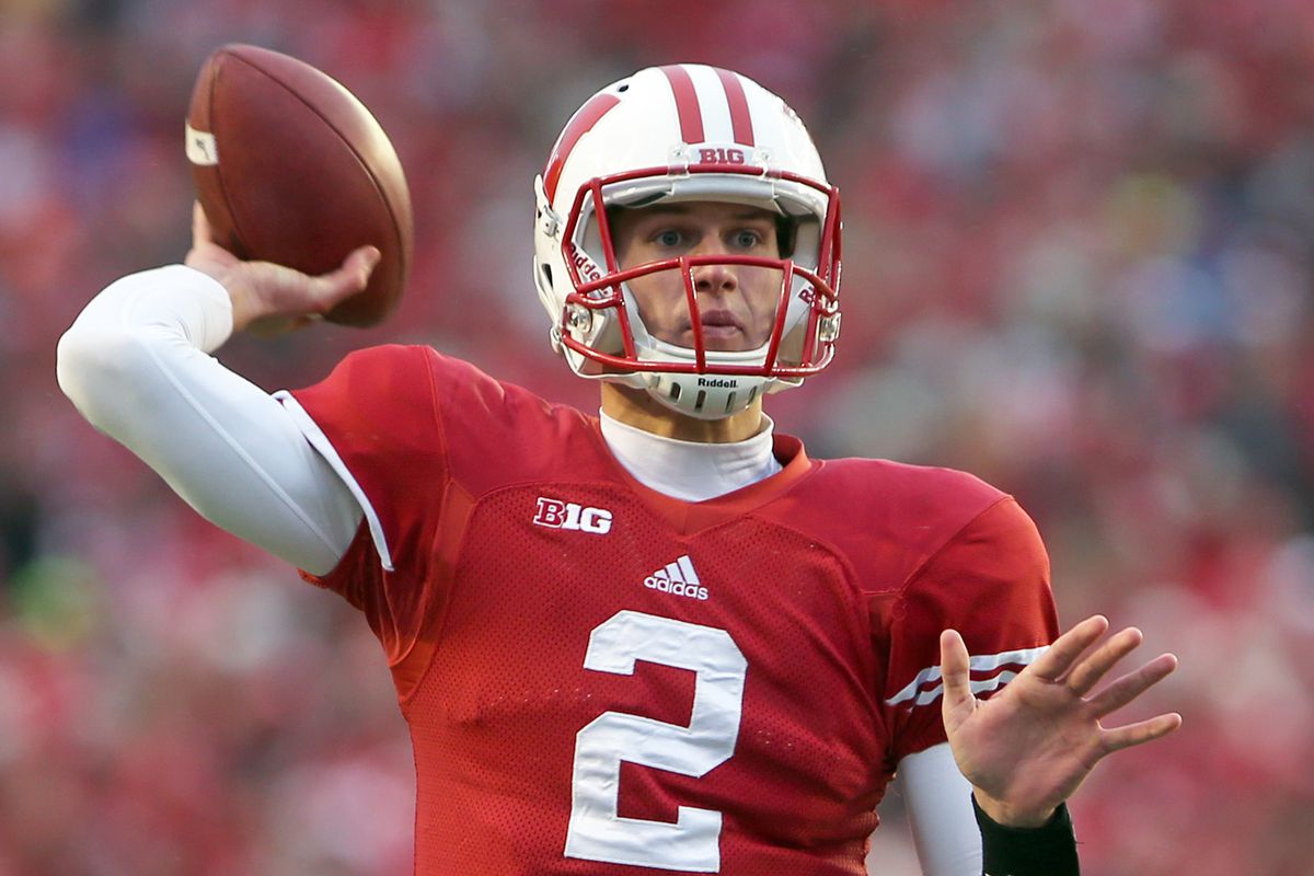 Wisconsin football QB Joel Stave improves in Badgers' first spring