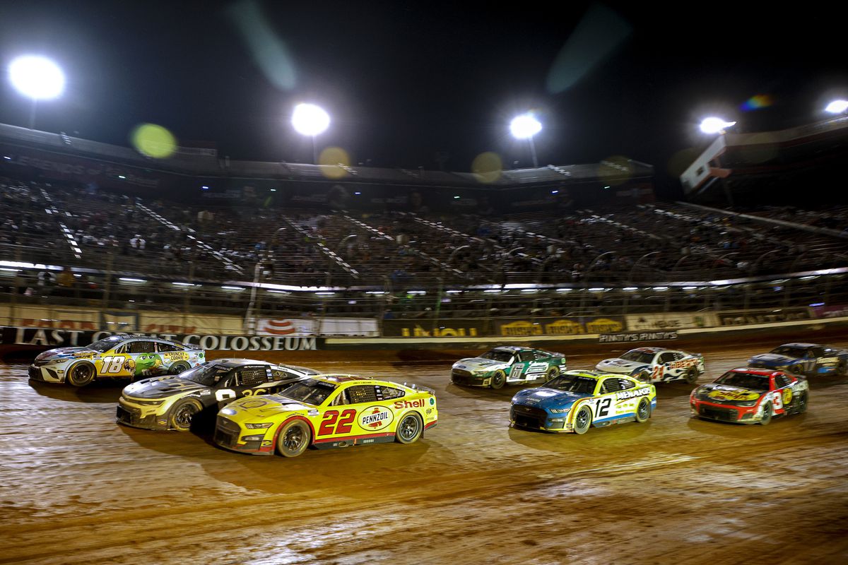 Kyle Busch, driver of the #18 Mars Crunchy Cookie Toyota, Tyler Reddick, driver of the #8 3CHI Chevrolet, and Joey Logano, driver of the #22 Shell Pennzoil Ford, race during the NASCAR Cup Series Food City Dirt Race at Bristol Motor Speedway on April 17, 2022 in Bristol, Tennessee.