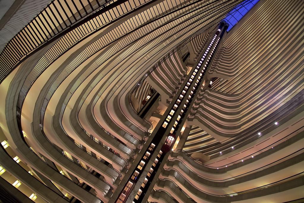 The interior of the Atlanta Marriott Marquis. There are multiple balconies in a spherical shape. The ceiling has a skylight. 