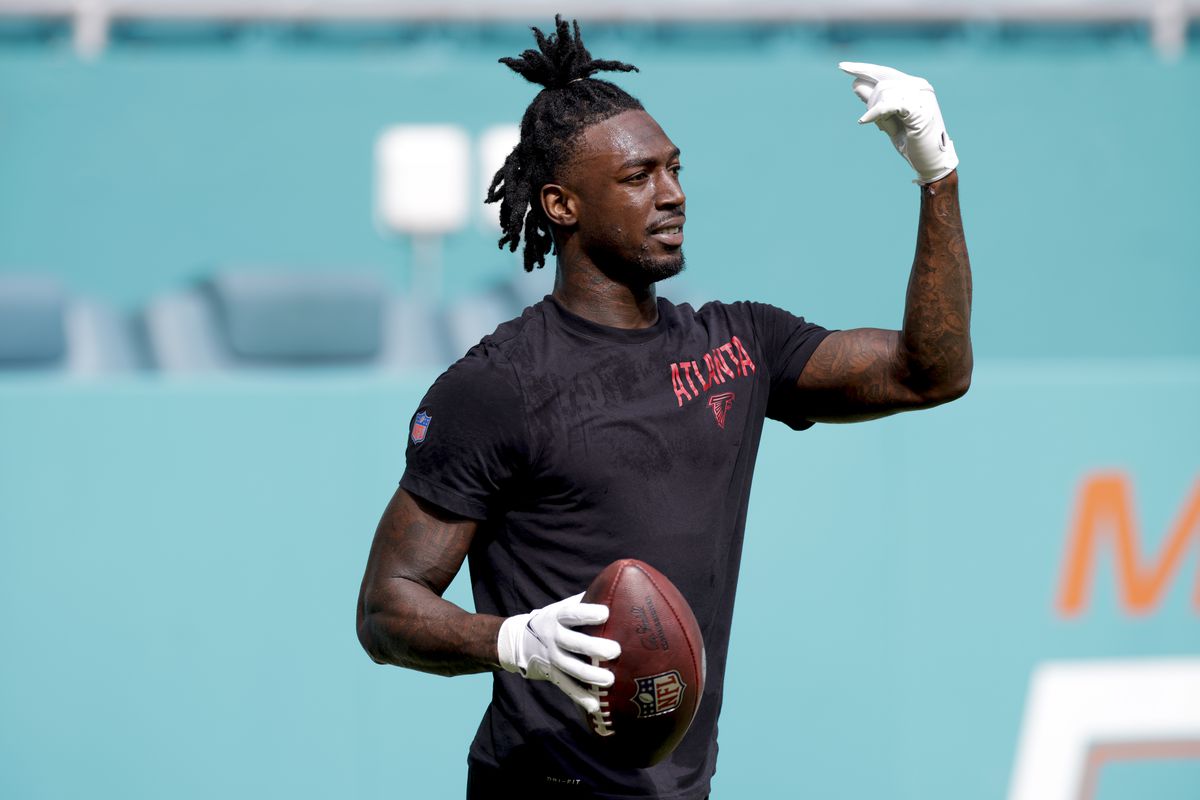 Atlanta Falcons wide receiver Calvin Ridley (18) during the game between the Atlanta Falcons and the Miami Dolphins on October 24, 2021 at Hard Rock Stadium in Miami Gardens, Fl.