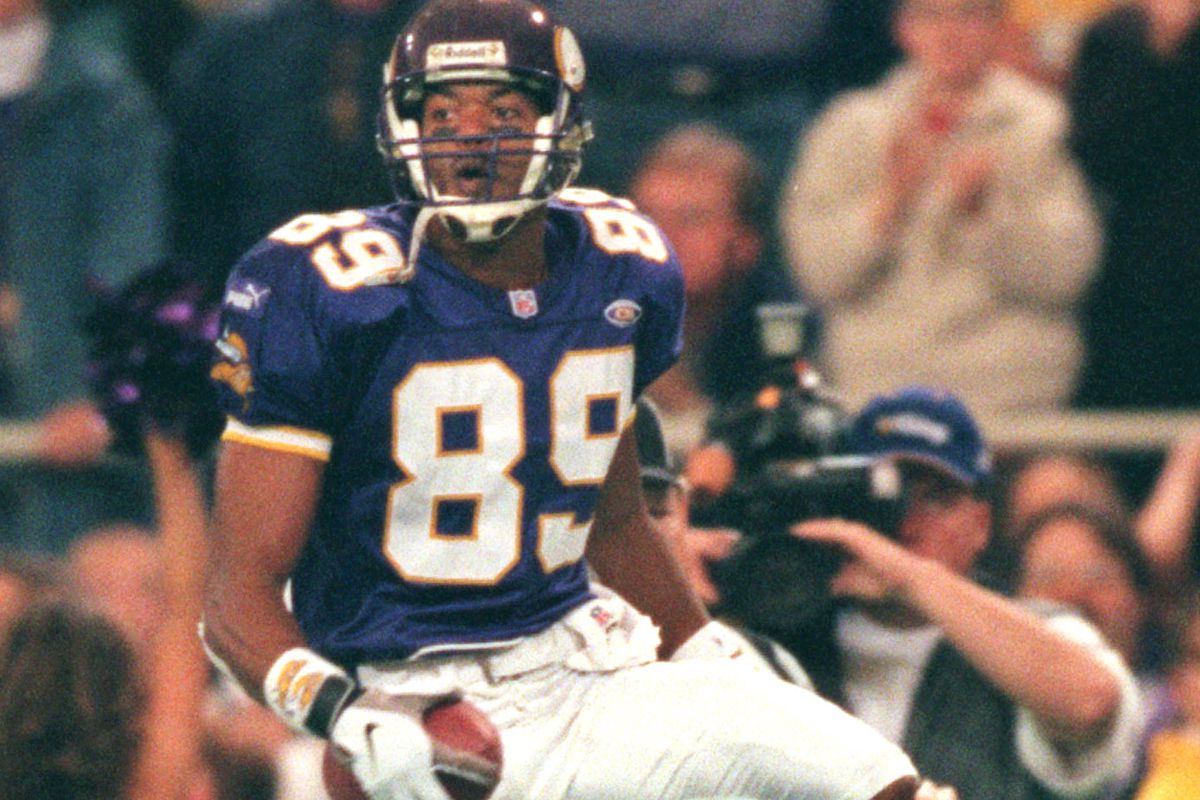 Minneapolis Mn , Vikings vs San Francisco 10/24/99---Vikings receiver Matthew Hatchette celebrates is 80 touchdown catch from Jeff George in the 1st quarter.(Photo By JERRY HOLT/Star Tribune via Getty Images)