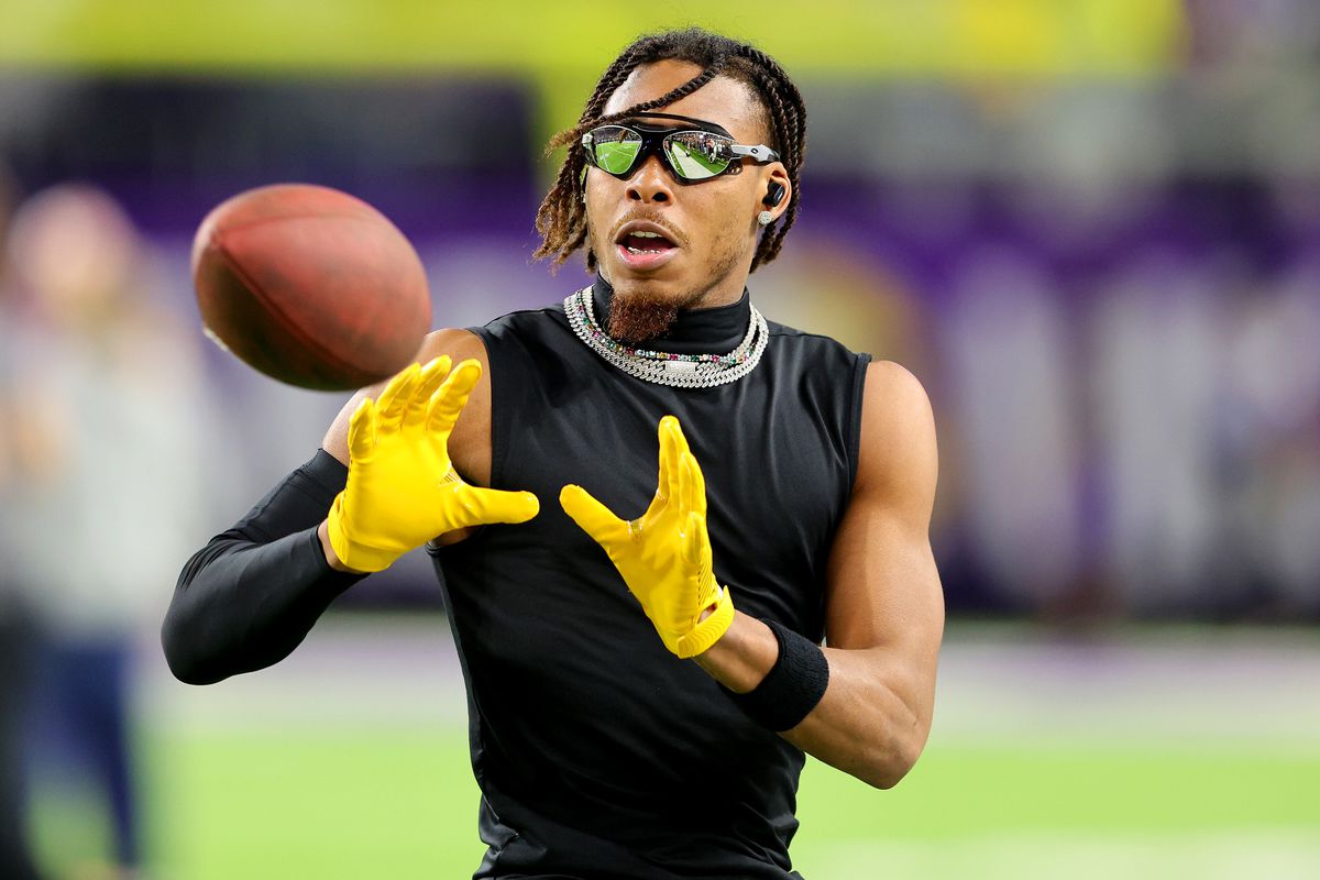 Justin Jefferson #18 of the Minnesota Vikings warms up prior to a game against the New England Patriots at U.S. Bank Stadium on November 24, 2022 in Minneapolis, Minnesota.