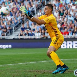 August 7, 2019 - Saint Paul, Minnesota, United States - Minnesota United goalkeeper Vito Mannone (1) catches the ball during the US Open Cup semifinal match against the Portland Timbers at Allianz Field.