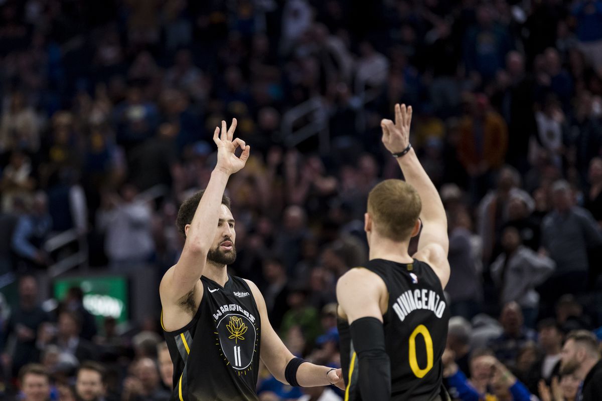 Klay Thompson and Donte DiVincenzo high-fiving