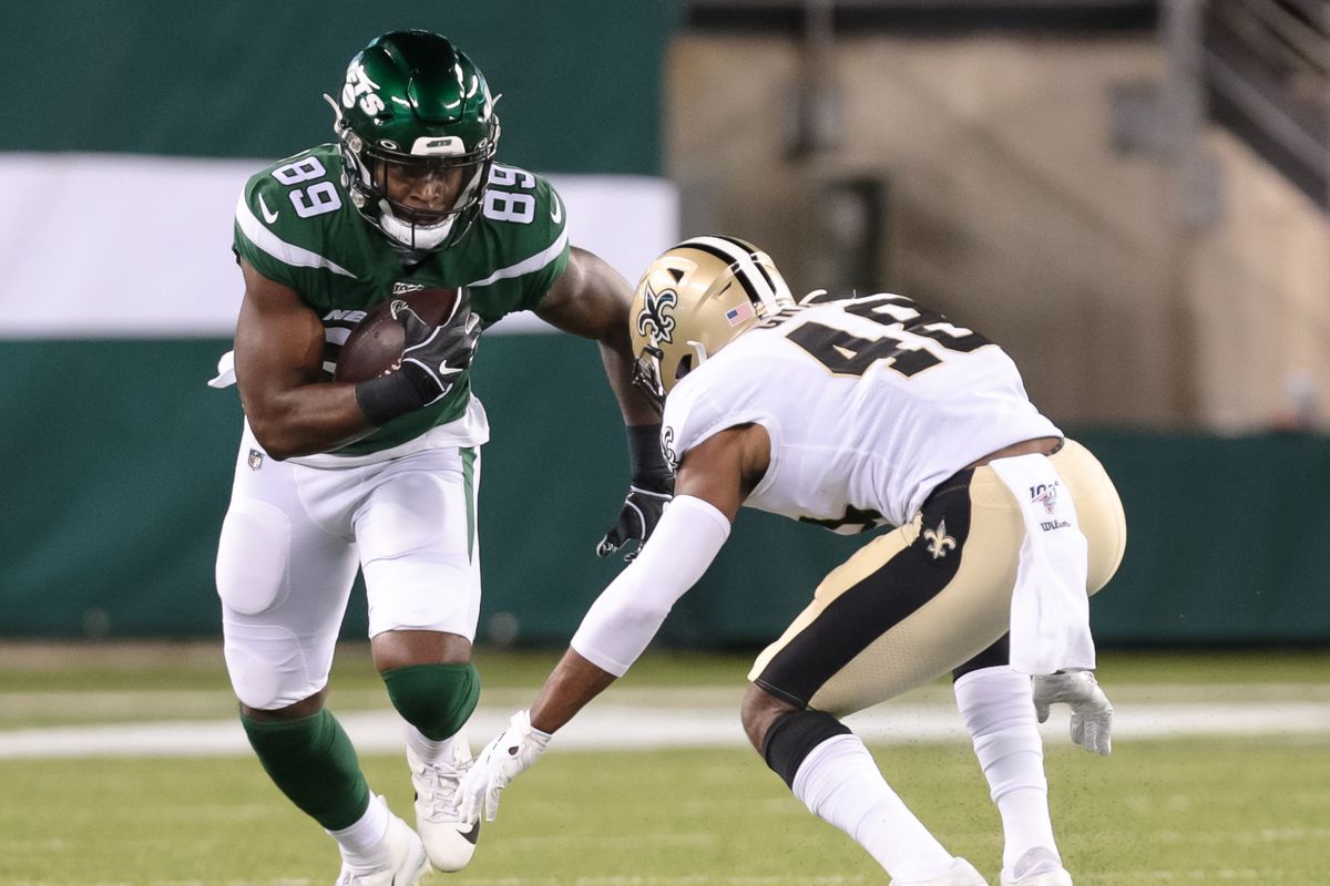 New York Jets tight end Chris Herndon runs with the ball during the Preseason National Football League game between the New Orleans Saints and the New York Jets on August 24, 2019 at MaeLife Stadium in East Rutherford, NJ.