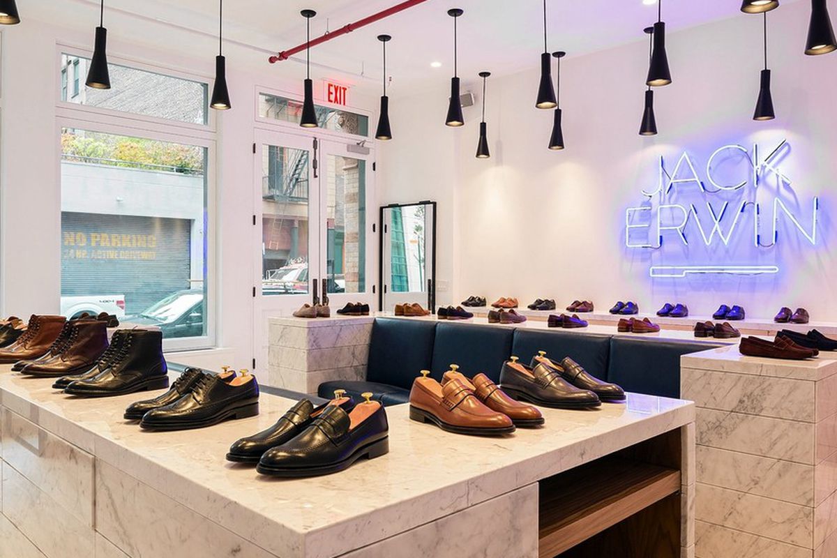 Photo: <a href="http://online.wsj.com/articles/online-dress-shoe-firm-keeps-prices-low-in-new-tribeca-shop-1415399034">WSJ</a>