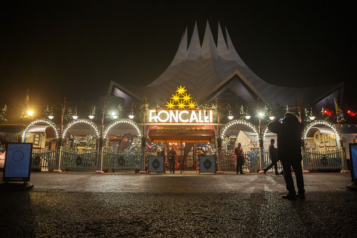Premiere Roncalli Christmas Circus