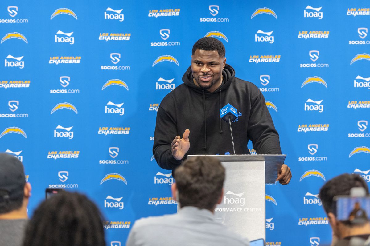 Los Angeles Chargers Acquire Outside Linebacker”nKhalil Mack