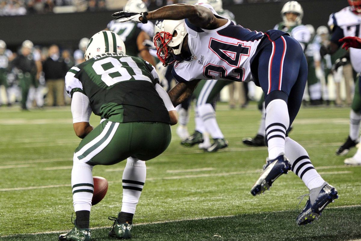 Kyle Arrington breaks up a pass to Dustin Keller during the infamous buttfumble game