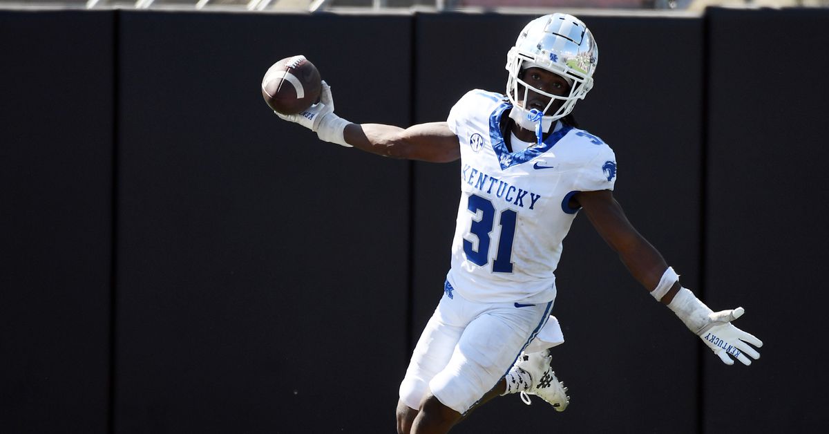 Kentucky Football Scores First SEC Win with Record-Setting Performance over Vanderbilt