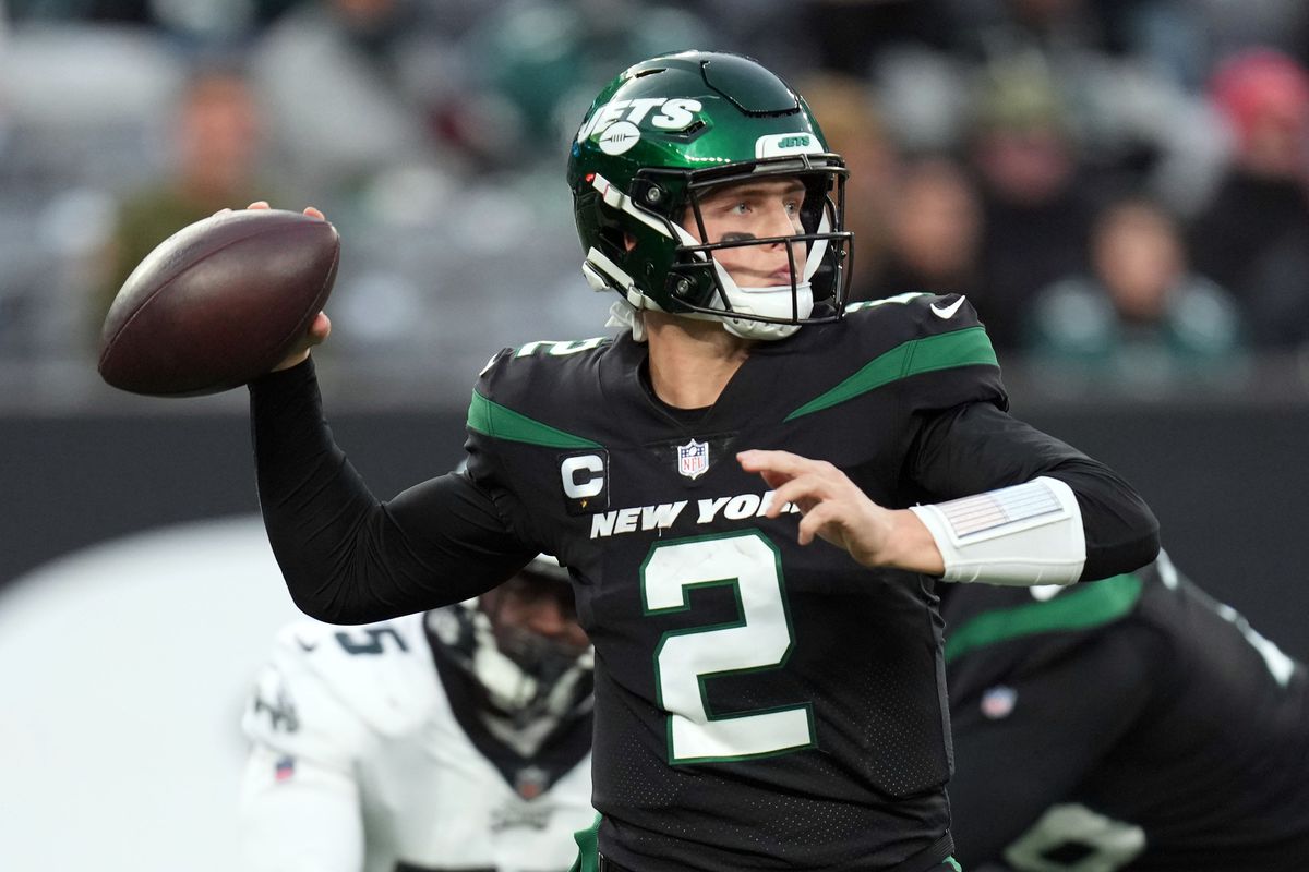 New York Jets quarterback Zach Wilson (2) throws the ball in the second half. The Eagles defeat the Jets, 33-18, at MetLife Stadium on Sunday, Dec. 5, 2021, in East Rutherford