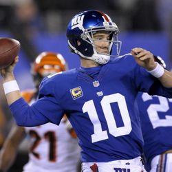 New York Giants quarterback Eli Manning (10) throws against the Cincinnati Bengals during the first quarter of an NFL football game, Monday, Nov. 14, 2016, in East Rutherford, N.J. 