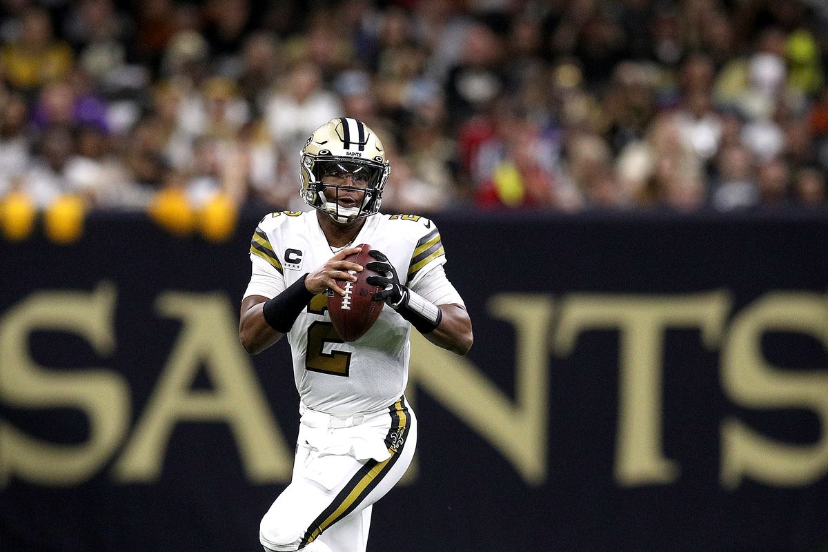 Jameis Winston #2 of the New Orleans Saints looks to pass during a NFL game against the Tampa Bay Buccaneers at Caesars Superdome on October 31, 2021 in New Orleans, Louisiana.
