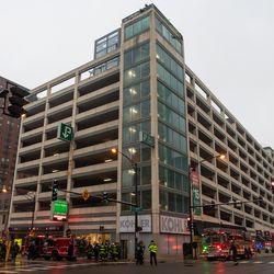 First responders at the scene of a fatal fire at a parking structure on Orleans and Hubbard, Saturday, Dec. 29, 2018, in Chicago. | Tyler LaRiviere/Sun-Times