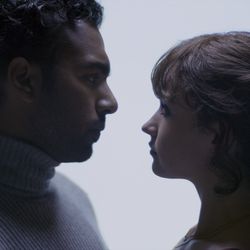 Jack Malik (Himesh Patel) and Ellie (Lily James) in “Yesterday.”