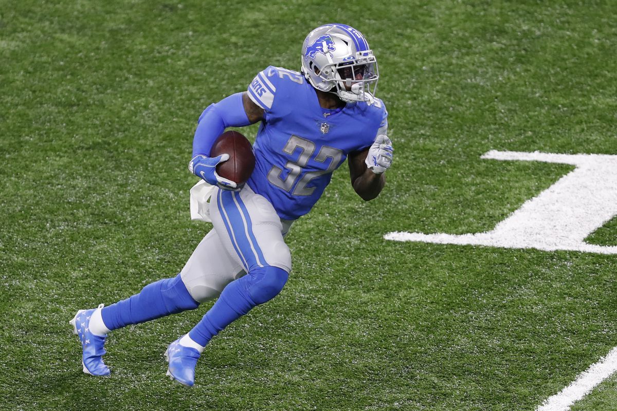 Detroit Lions running back D’Andre Swift runs after a catch for a touchdown during the third quarter against the Washington Football Team at Ford Field.&nbsp;