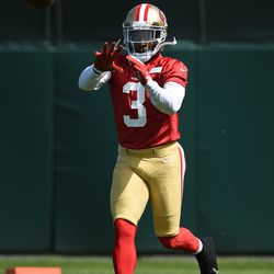 Bruce Ellington getting ready to catch the ball