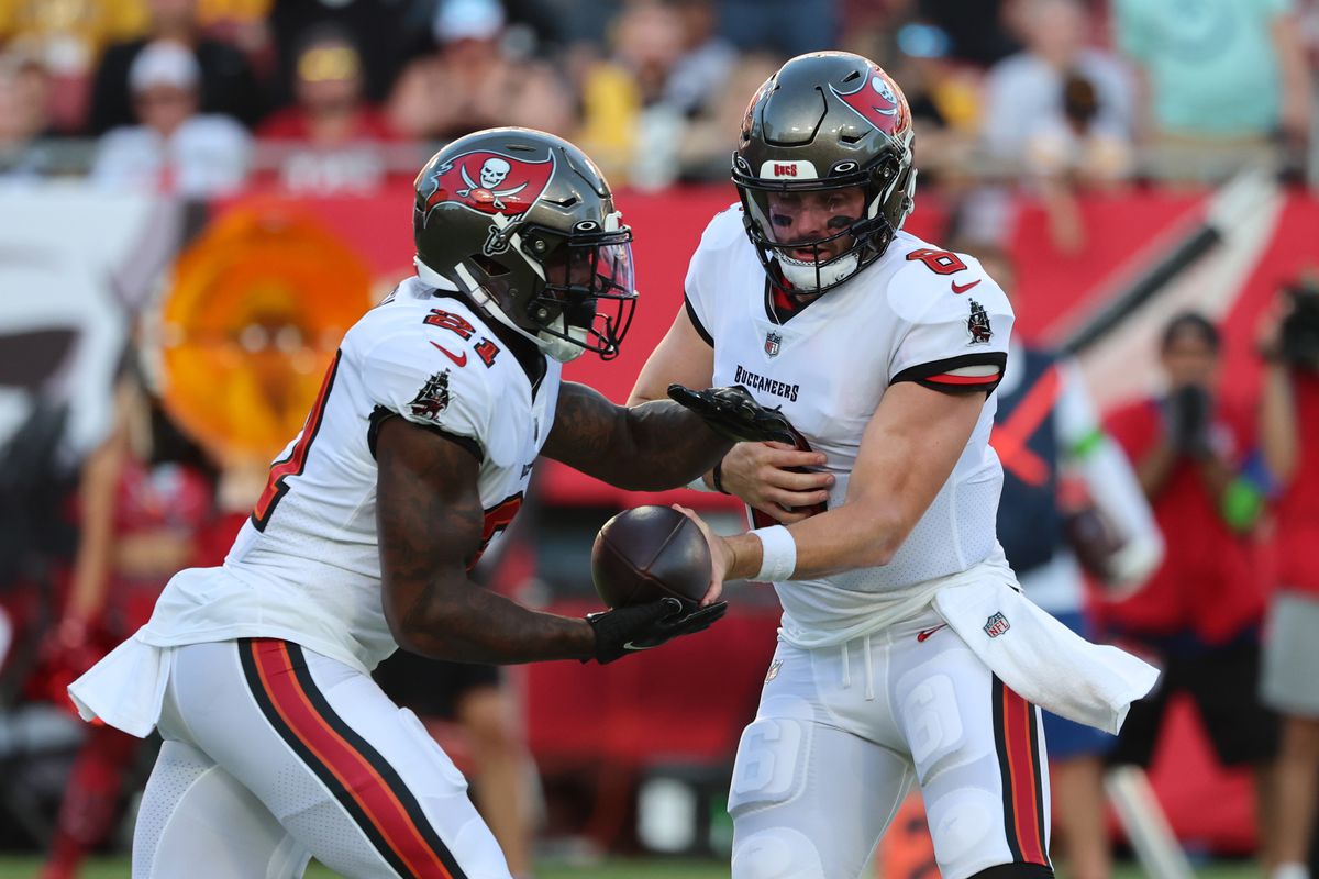 Tampa Bay Buccaneers quarterback Baker Mayfield (6) hands off to running back Ke’Shawn Vaughn (21) against the Pittsburgh Steelers during the first quarter at Raymond James Stadium.&nbsp;