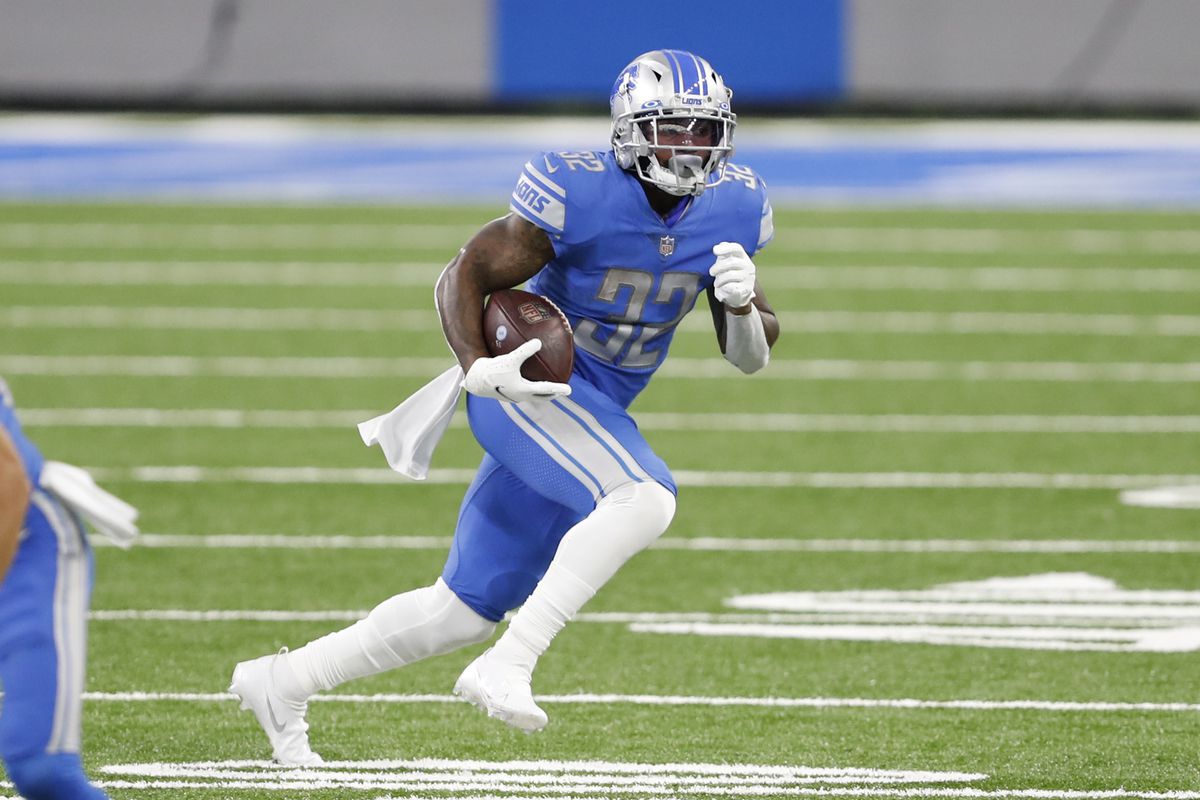 Detroit Lions running back D’Andre Swift runs with the ball during the fourth quarter against the Chicago Bears at Ford Field