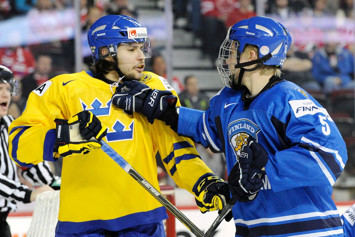 Rasmus exchanges some undoubtedly kind words with his Swedish counterpart.