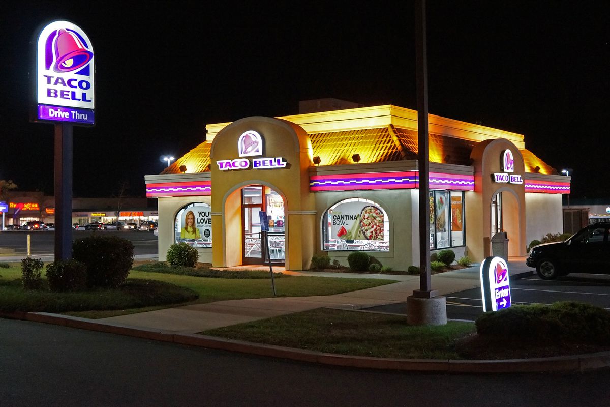 Taco Bell location, at night