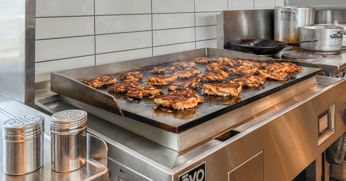 Read more about the article Chipotle plans to ditch gas grills at 100 new locations – The Verge