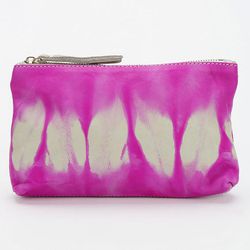 <span class="credit"><b>Monserat De Lucca</b> Buzo Zip-Pouch at <b>Urban Outfitters</b>, <a href="http://www.urbanoutfitters.com/urban/catalog/productdetail.jsp?id=27506336&parentid=W_ACC_BAGS">$95</a></span><p></span><p>