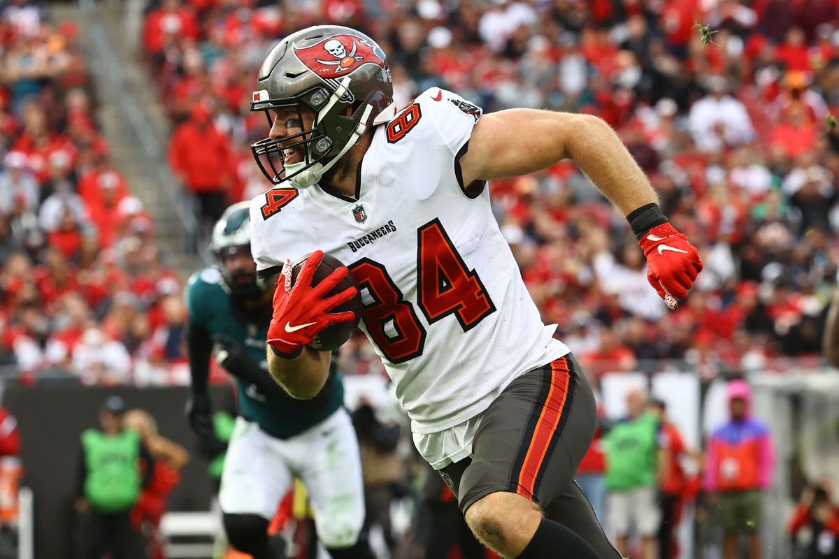 Tampa Bay Buccaneers tight end Cameron Brate (84) runs with the ball against the Philadelphia Eagles during the second half in a NFC Wild Card playoff football game at Raymond James Stadium.