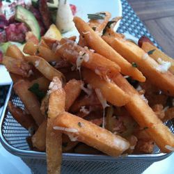 Smoked beef fat and jalapeno fries from David Burke Kitchen by <a href="http://www.flickr.com/photos/hvoltmer/6094209922/in/pool-eater/">hvoltmer</a>.