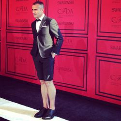<a href="https://twitter.com/KCDworldwide/status/341706001088643073/photo/1">Thom Browne</a> sporting shorts.