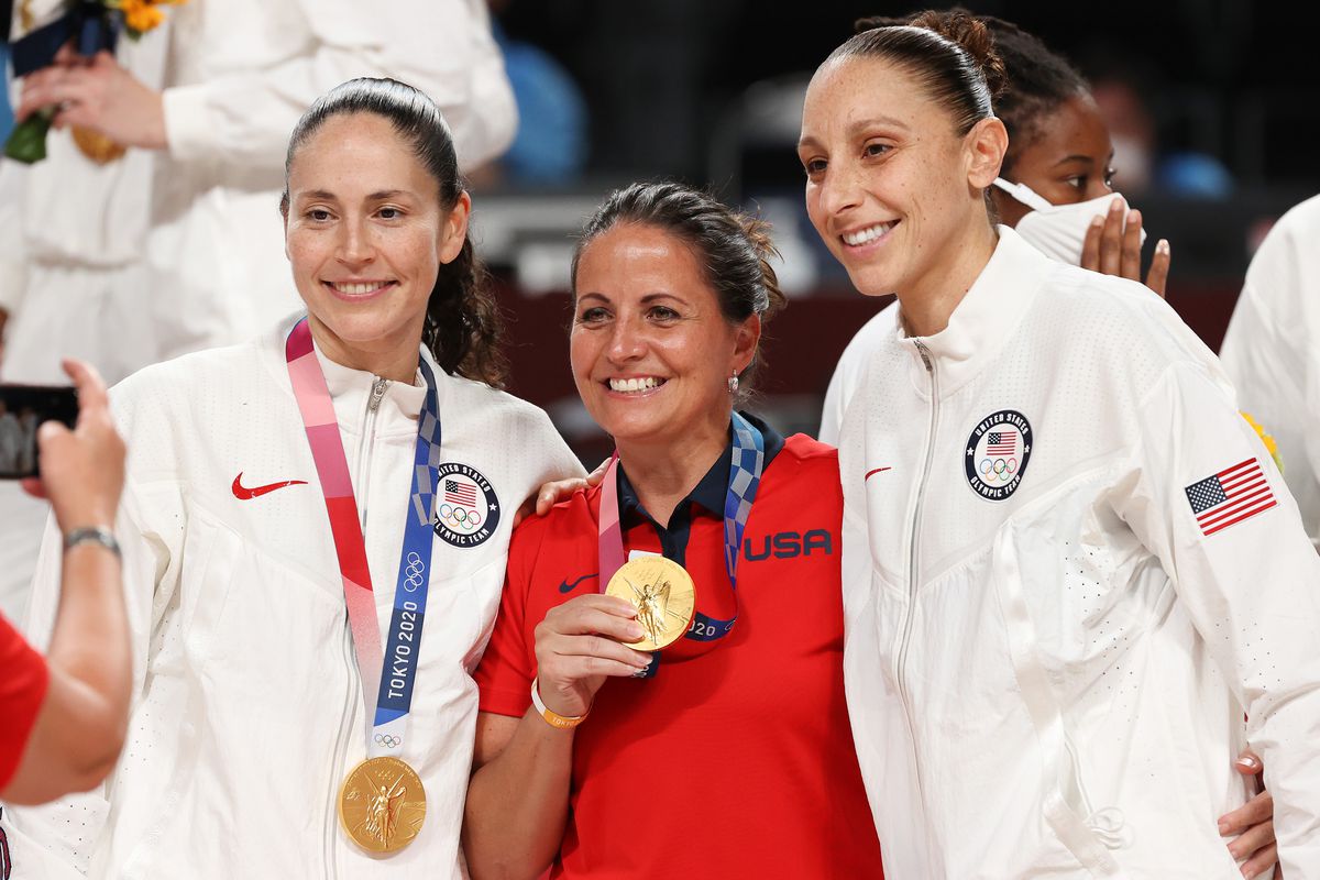 Women’s Basketball Medal Ceremony - Olympics: Day 16