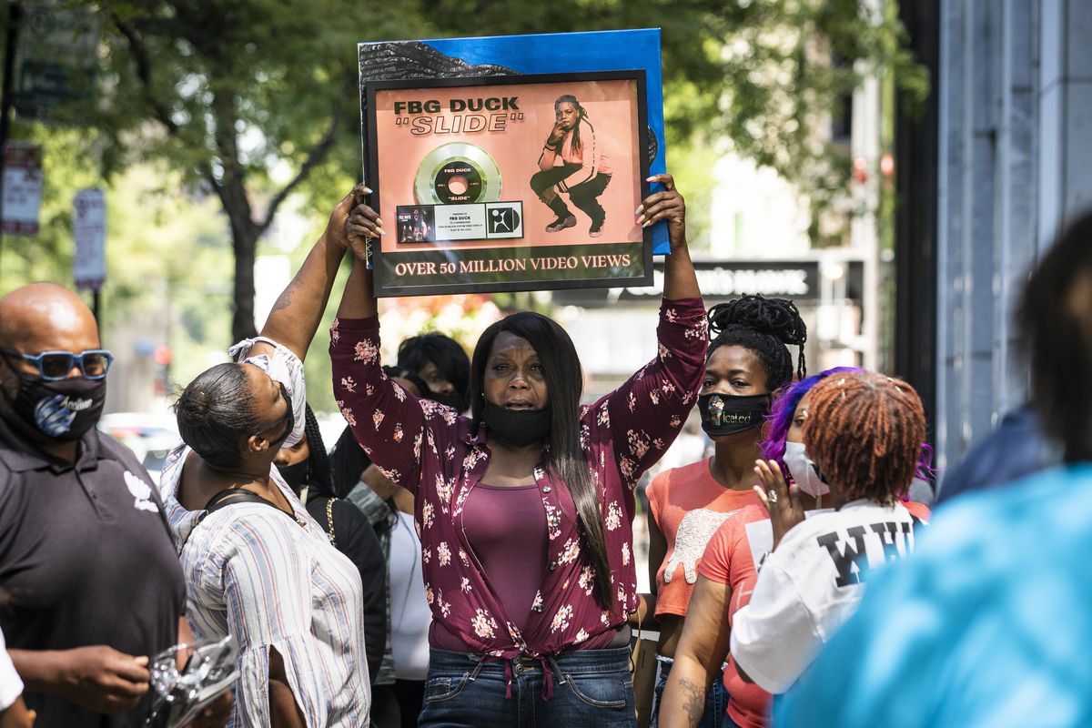 LaSheena Weekly, mother of slain Chicago rapper FBG Duck, holds a press conference Friday in the first block of East Oak Street in the Gold Coast. Weekly asked that there be no retaliatory shootings to her son’s death.