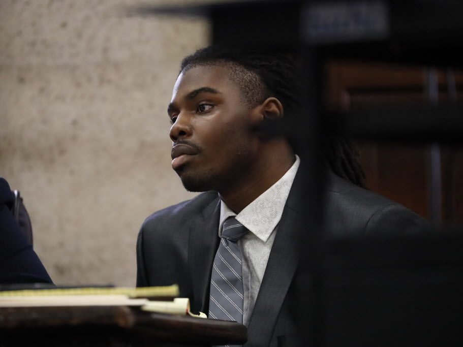Defendant Micheail Ward listens as Chicago police detective Abdalla Abuzanat testifies during Ward’s trial in the fatal shooting of Hadiya Pendleton Thursday. | Jose M. Osorio/Chicago Tribune/Pool