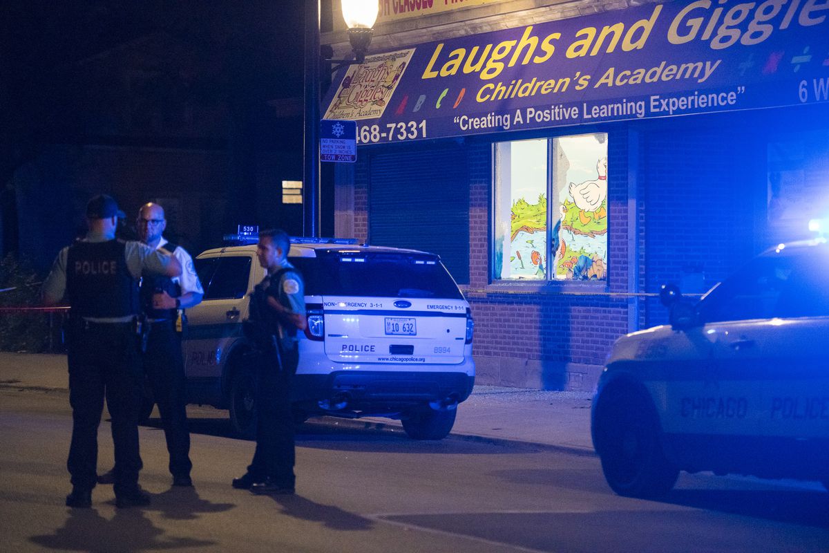 Police investigate the scene where a man was found with a gunshot wound to the head Sunday night in the 100 block of West 119th Street. | Tyler LaRiviere/Sun-Times