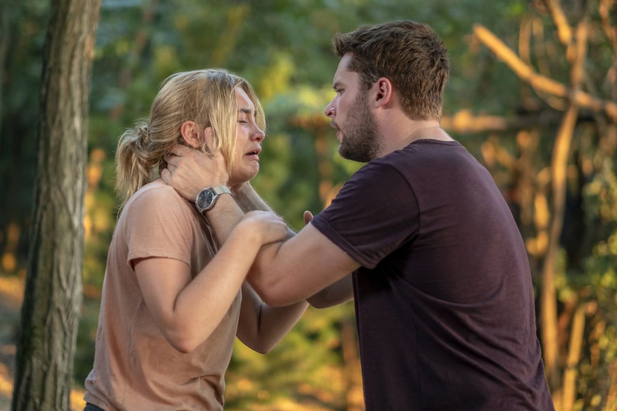 Christian (Jack Reynor) attempts to comfort a distraught Dani (Florence Pugh).
