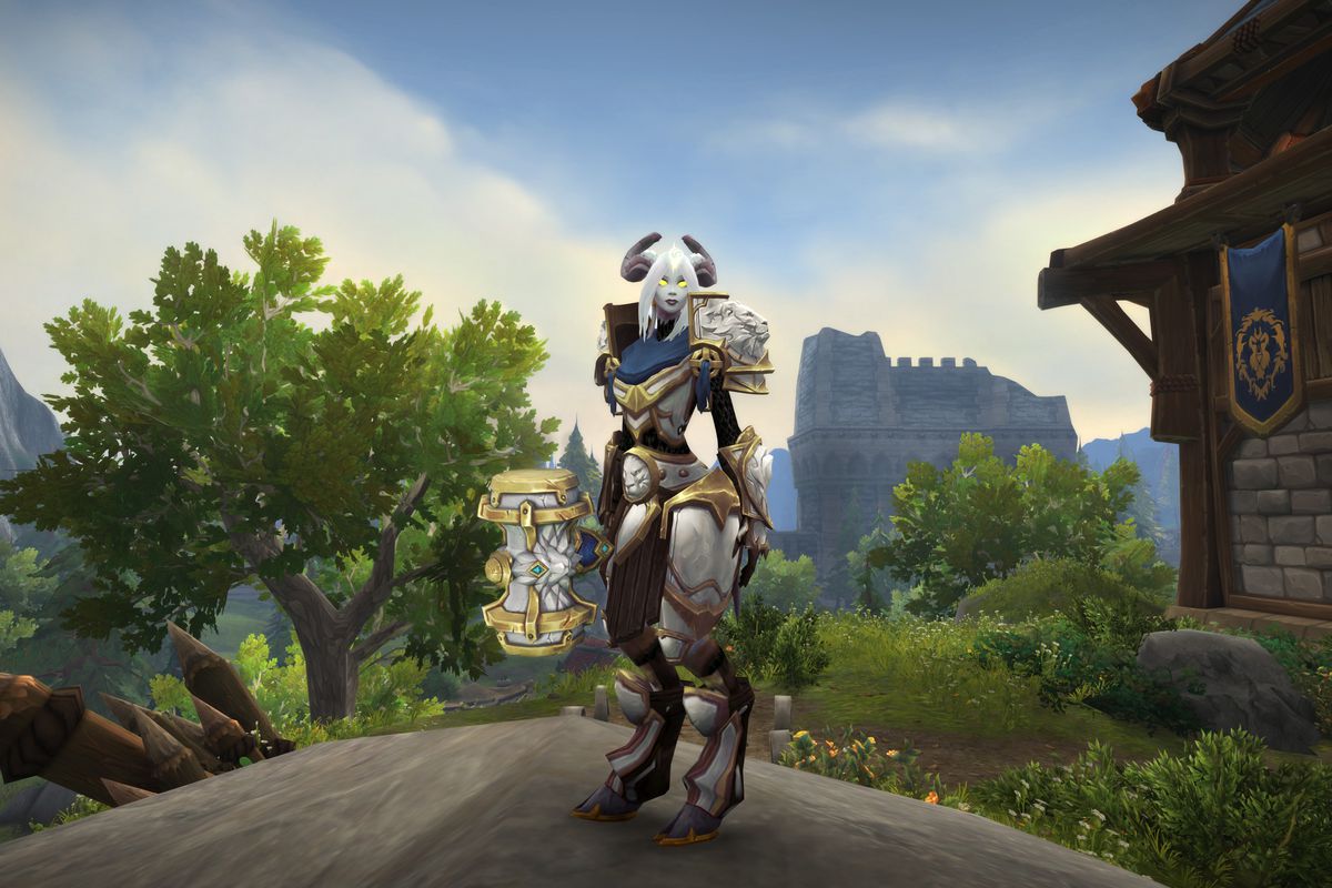World of Warcraft - an Alliance Lightforged Draeneri paladin