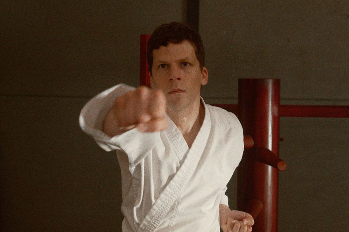 Jesse Eisenberg on his new movie and “aspirational and also absurd”  manliness - Vox