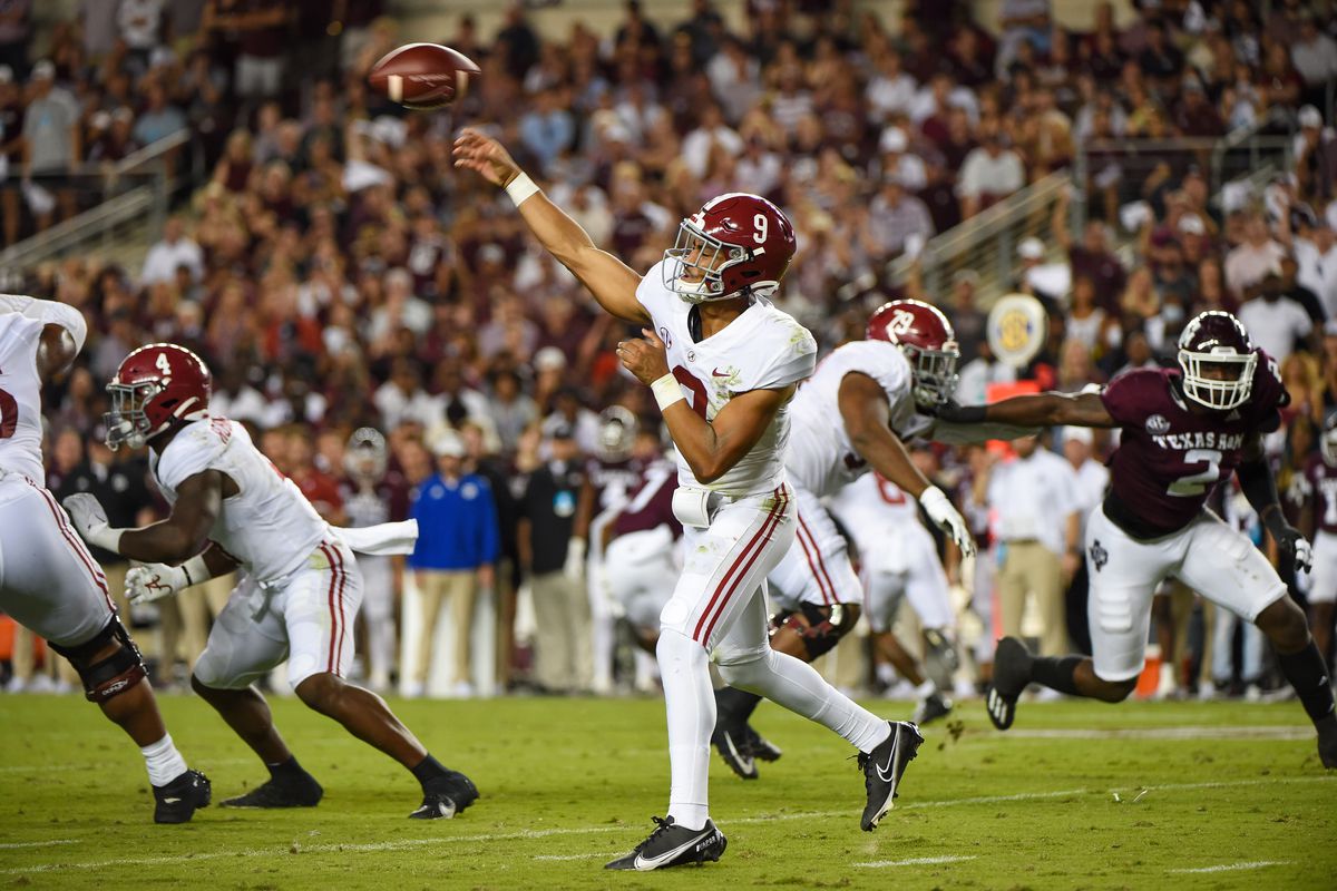 Alabama Crimson Tide quarterback Bryce Young (9) throws downfield during first half action during a game between the Alabama Crimson Tide and the Texas A&amp;M Aggies at Kyle Field on October 9, 2021 in College Station, Texas.