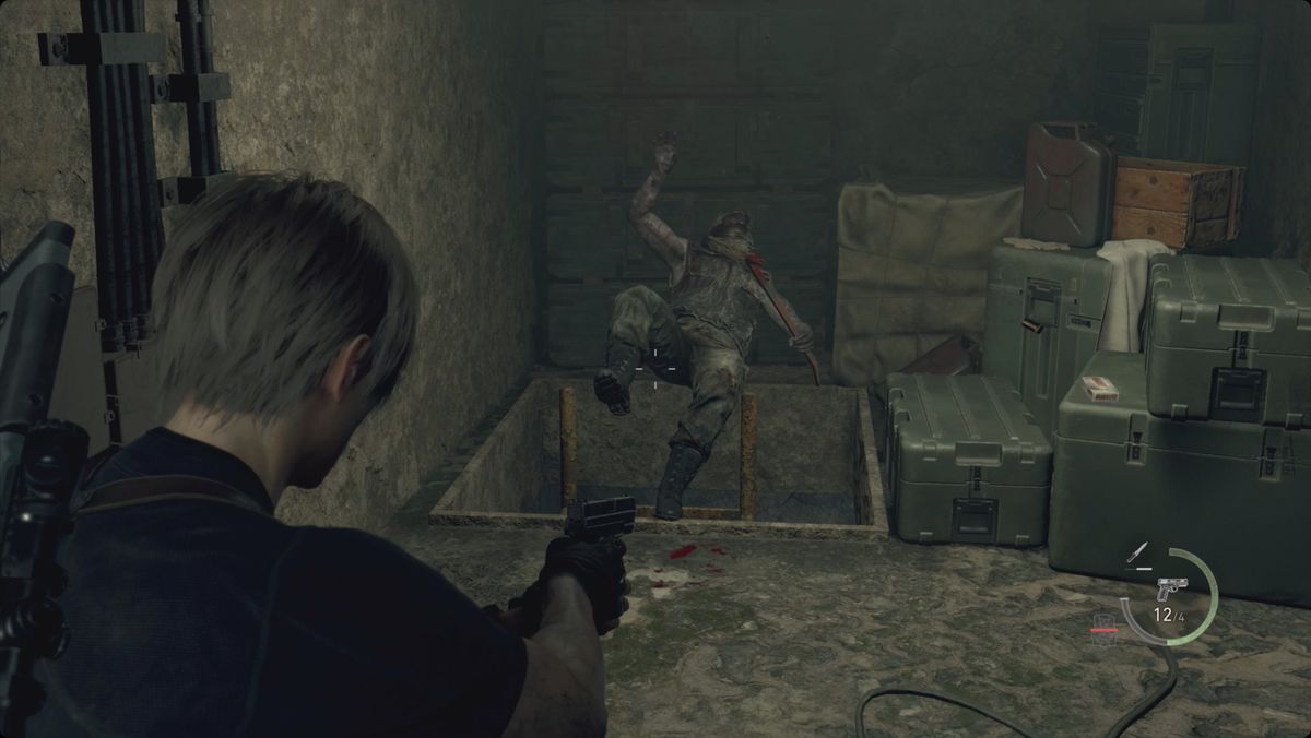 Resident Evil 4 remake Leon using a ladder as a choke point in the Bulwark Gate.