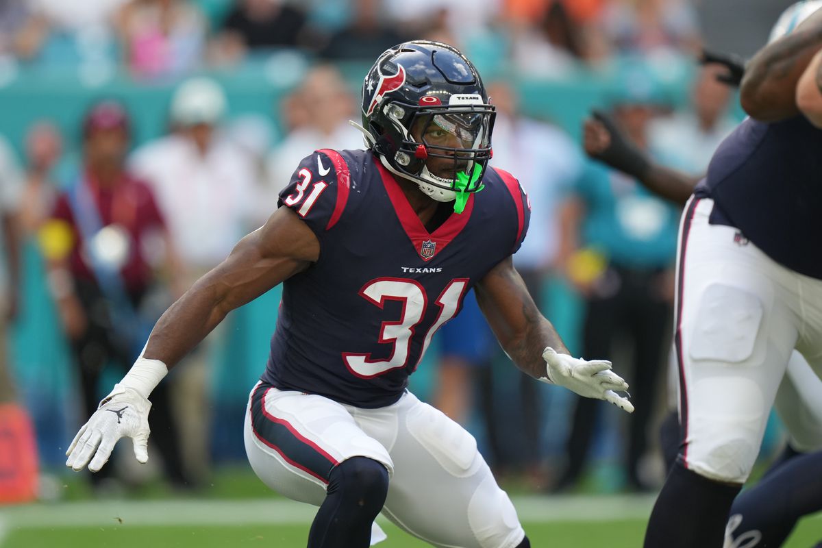 &nbsp;Houston Texans running back Dameon Pierce (31) looks to make a block during the game between the Houston Texans and the Miami Dolphins on Sunday, November 27, 2022 at Hard Rock Stadium in Miami Gardens, Fla.